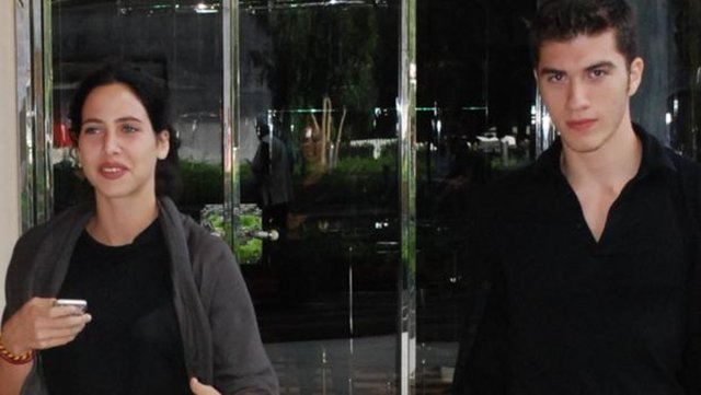 Daha sonra ise eski eşi Kaya Çilingiroğlu, "Ben Zehra'nın gezdiği bir çocuk var biliyorum o çocuk çok yakışıklı değil ama kendi tercihidir kendisi beğeniyorsa bilmiyorum." demişti.