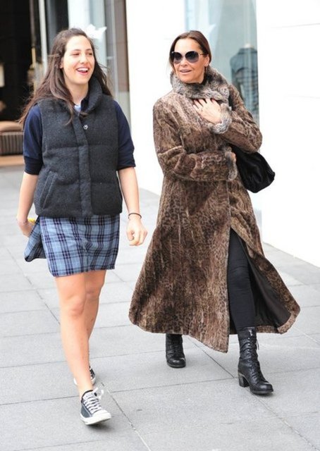 Yüksek öğrenim için yurtdışına gitme kararından vazgeçtiğini söyleyen Zehra, "İstanbul, dünyanın en güzel şehri... Eğitimimi burada sürdüreceğim" dedi.