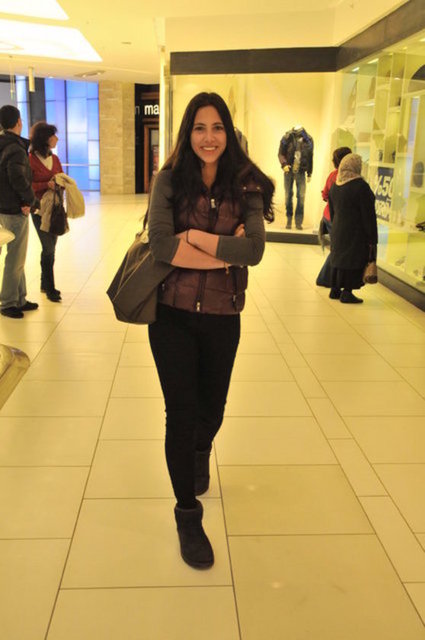 Çilingiroğlu'nun uyarısıyla geri gelen arkadaşı gülmeye başlarken Zehra gazetecilere "Çok yakın arkadaşım" açıklamasını yaptı.