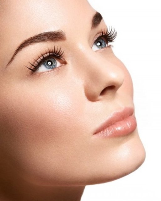 Eğer cilt tonunuz, kırmızı ve sarı arasında bir renk olarak görünüyorsa, siz sıcak renkli bir tene sahipsiniz. Yani esmer veya buğday tenlisiniz.