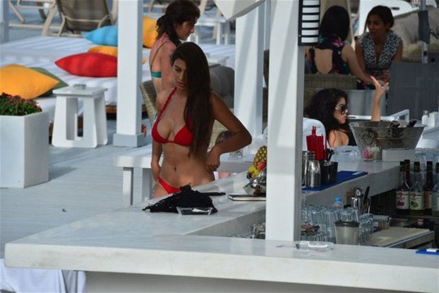 Ebru Şancı,önceki gün Moon Beach'deydi.