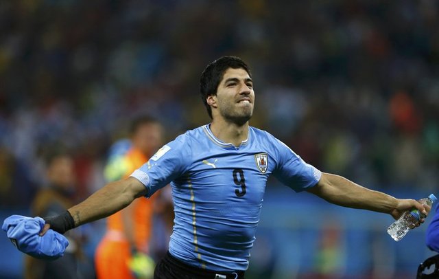 -  - Tur için yapılan ince hesapların ardından, "Geçtik" manşetini atan The Sun, İngiltere'nin Dünya Kupası umutlarının Uruguay'a 2-1 yenilerek yitirildiğini vurgularken, Liverpool yıldızı Luis Suarez'in İngiltere'yi bitirdiğine dikkat çekti. -