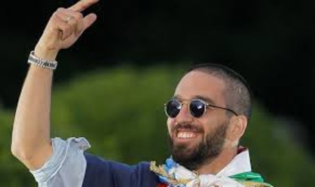 Ben şimdi bunları söyleyeceğim. Malum hepsi yalanlayacak. Varsın yalanlasınlar bizim işimiz olmazsa olmazı yalanlanmak.