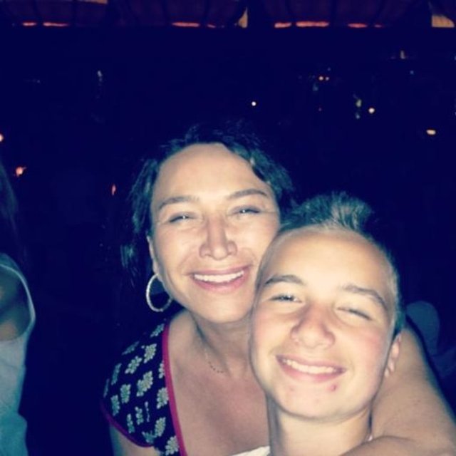 Zafer Çıka - Bu resimdeki insanlar yanlız kendileri için değil, benim için de yaşıyolar.Ben de tabii ki onlar için