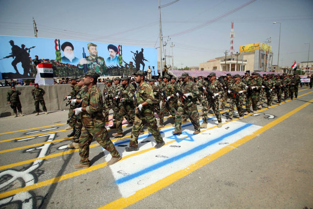Kerkük'te Şii lider Mukteda El Sadr'a bağlı Mehdi Ordusu milisleri gösteri düzenledi.