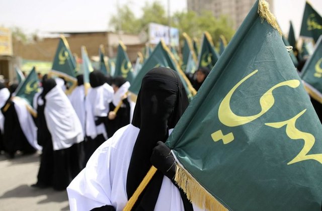 Kerkük'ün Atlas Caddesi'nde düzenlenen gösteride Mehdi Ordusu'ndan 500 kadar milis, IŞİD'e karşı savaşmaya hazır olduklarının mesajını verdi.