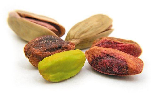 Antep fıstığı bu kadar az yeme ile bile doyuma kolaylıkla ulaştıran nadir besinlerdendir.