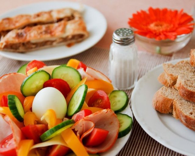 Öğlen sebze, akşam yüksek protein tüketmeniz kilo kaybını hızlandırır.