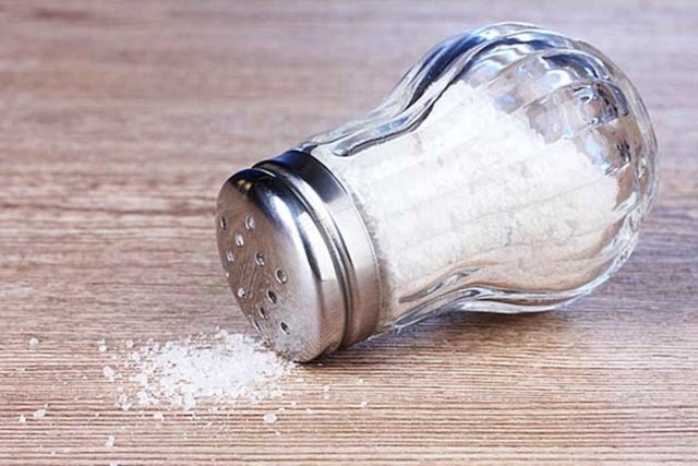 Unutmayın; 1 gram tuz vücutta yaklaşık 200-250 ml. su tutar.