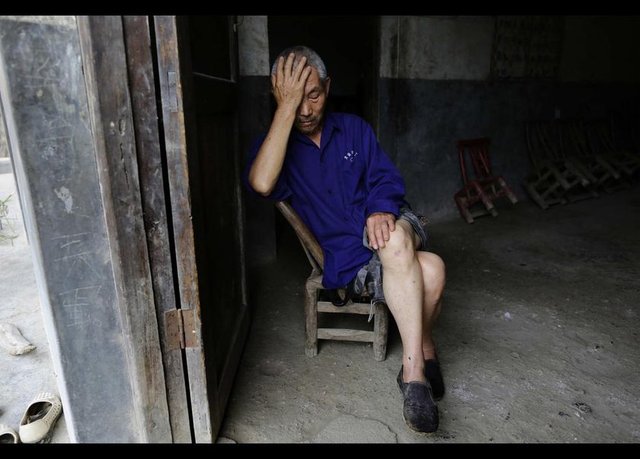 69 yaşındaki Gong ağır bir tedavi görüyor ve geleceği konusunda endişeli.