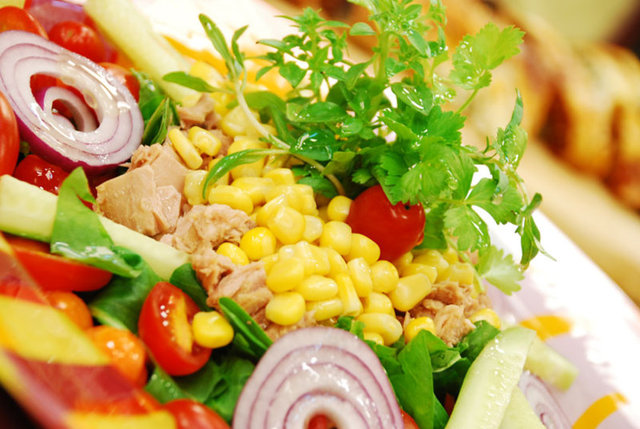 Salata, çiğ ya da söğüş sebze öğünlerin olmazsa olmazıdır.