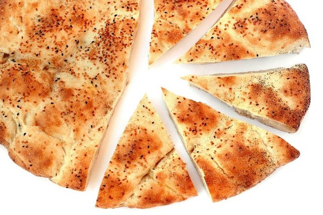 Ramazan pidesi tercih ediliyorsa iftarda yenmelidir. 400 gramlık pidenin, 16 dilim ekmeğe eşdeğer bir kaloride olduğu unutulmamalıdır. -