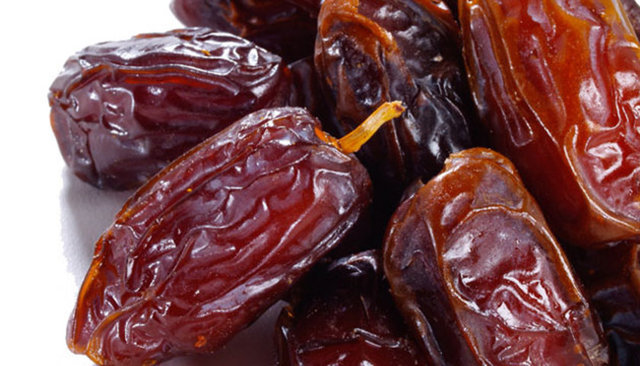 Oruç hurma ve su ile açılmalı -