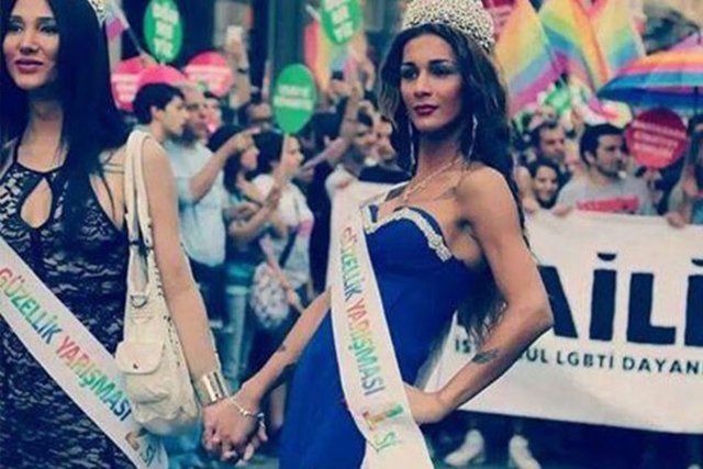 Yarışmaya Balıkesir, Mersin, İzmit, Bursa gibi Türkiye'nin farklı illerinden gelen 15 transeksüel katıldı.