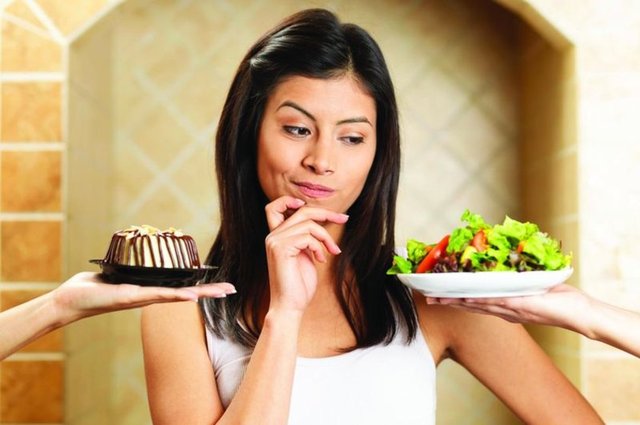 Tarihte güzelleşmek adına yapılan ve hala yapılmaya devam eden en büyük hataların başında, bilinçsizce uygulanan ve kısa sürede sonuç vermesi umulan şok diyetler var.