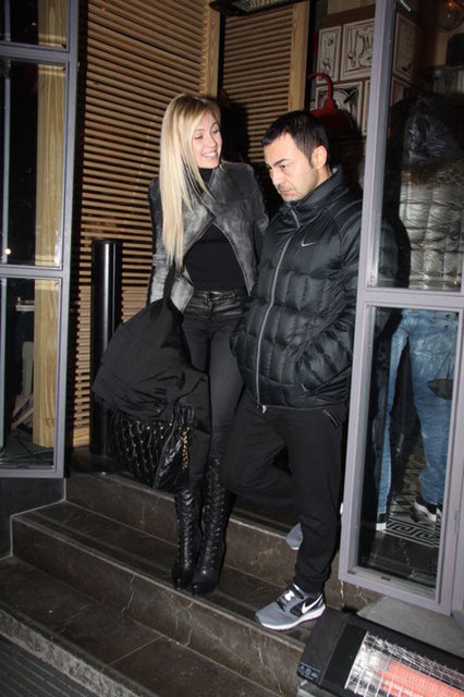 Serdar Ortaç'ın merakla beklediği tahlil sonuçları belli oldu. Doktoru, ünlü şarkıcıyı arayarak MS hastası olduğunu ve tedavinin ömür boyu süreceğini söyledi.