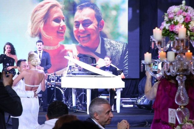 Hastamız Serdar Ortaç'ın da atak tedavisi sürmekte ve belirtileri büyük oranda düzelmektedir. Kısa zamanda tekrar normal yaşamına devam edecektir."