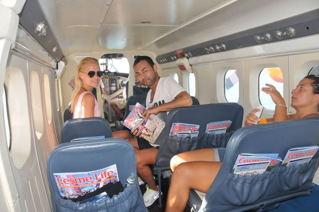 18 kişilik uçağa eşiyle yalnız binen Ortaç, tedavi sürecinin iyi gittiğini, "Chloe bana çok iyi bakıyor, diyet yaptırıyor. Yemeklerdede tuzu kesti" sözleriyle dile getirmişti.