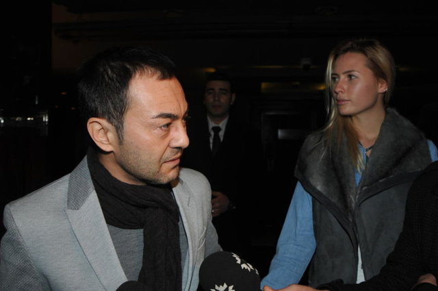 DOKTORU ARAYIP SÖYLEDİ - MS hastası olduğu iddialarının ardından henüz bir şeyin belli olmadığını açıklayan Serdar Ortaç'ın tahlil sonuçları belli olduktan sonra hastalığını, kendisini telefonla arayan doktorundan öğrenmişti.