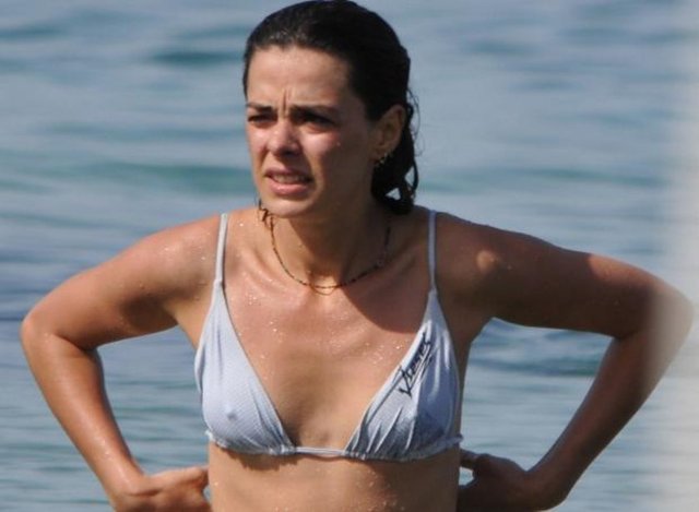 Hurriyet'in haberine göre, Yamantürk ve Özpirinçci'nin zaman zaman birlikte denize açılması, set arkadaşlığının yeni bir aşkın temelini attığı yorumlarını beraberinde getirdi.