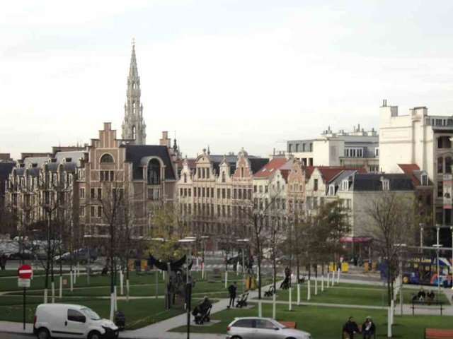 Belçika-Brüksel -  - İmsak: 04:02 - Akşam: 22:07 - Toplam: 18 saat