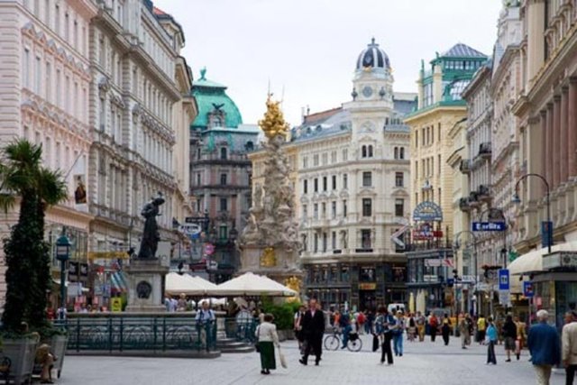 Avusturya-Viyana -  - İmsak: 03:21 - Akşam: 21:06 - Toplam: 18 saat