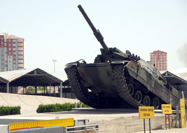 Kara Kuvvetleri Komutanlığı 2'nci Ana Bakım Merkezi komutanı Bkm. Albay İsmail Amanvermez, merkez kurulduğu günden bu yana M48A5 T1/T2 tank modernizasyonu, TAMAY Tank kurtarıcı ve istihkam savaş aracı imalatı...