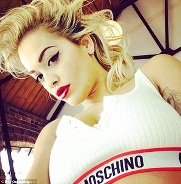 Her fırsatta Madoona'yı örnek aldığını söyleyen Rita Ora, Instagram fotoğraflarıyla da bunu onayladı.