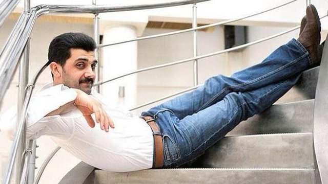 Merdivenlerden yuvarlanırken ben (TEMSİLİ)