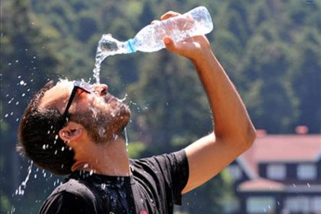 Havaların ısınmasıyla birlikte değişen sıcaklık ve nem oranları, çeşitli sağlık sorunlarını da beraberinde getiriyor.