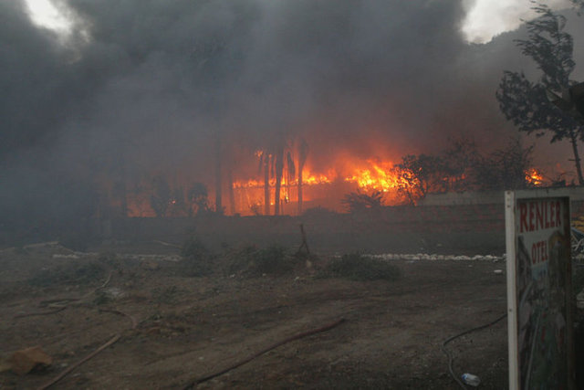 Cennet koyda yangın çıkması büyük şanssızlık. Rüzgarın yön değiştirmemesi ve yangının bir an önce söndürülmesi için dua ediyoruz" diye konuştu.