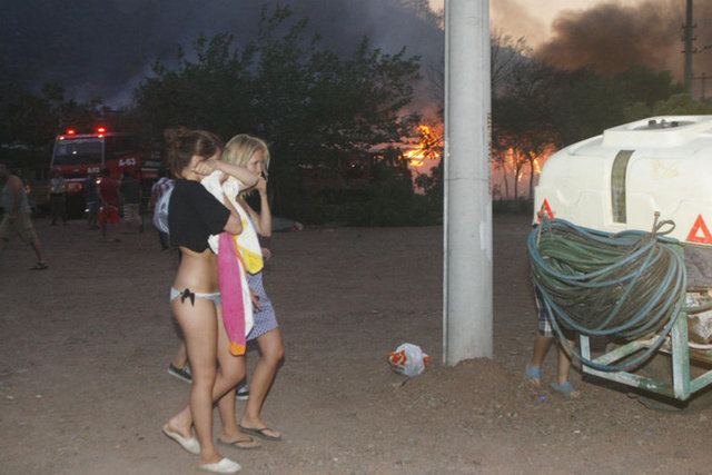 Restoranda bulunan tüplerin bir kısmı, çalışanlar tarafından çıkartılırken, içeride kalan diğer tüpler peşpeşe patladı. Can kaybının olmadığı patlama, yangın bölgesinde korkuya neden oldu.