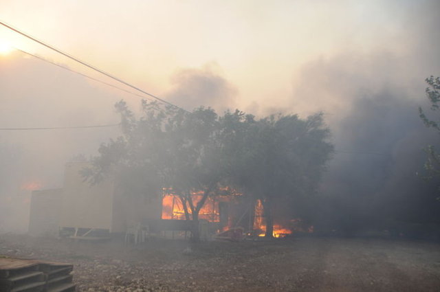 Antalya Valiliği, bir vali yardımcısının başkanlığında yangın söndürme çalışmalarını koordine etmek üzere kriz masası oluşturdu.