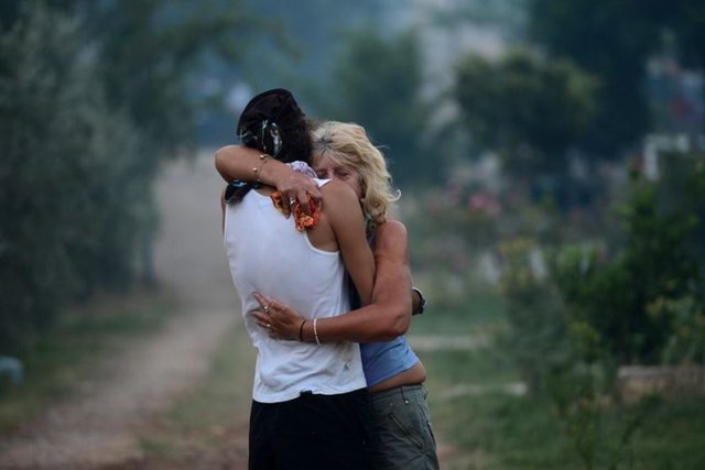 Kumluca İlçesi'ne bağlı tatil bölgesi Adrasan'ın İnceboyun mevkisinde saat 14.30 sıralarında Kızılçam ağaçlarının bulunduğu alanda henüz belirlenemeyen nedenle orman yangını başladı.