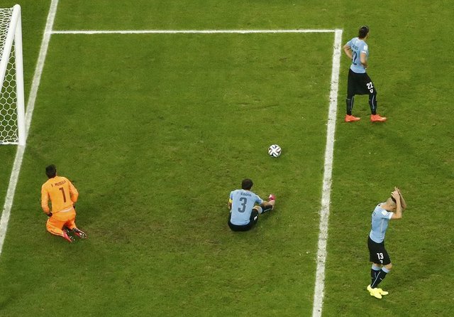 -  -  - Yetenekli futbolcu, Radamel Falcao'nun yokluğunda kulüp ve uluslararası bazda hücum yükünü sırtına aldı. -