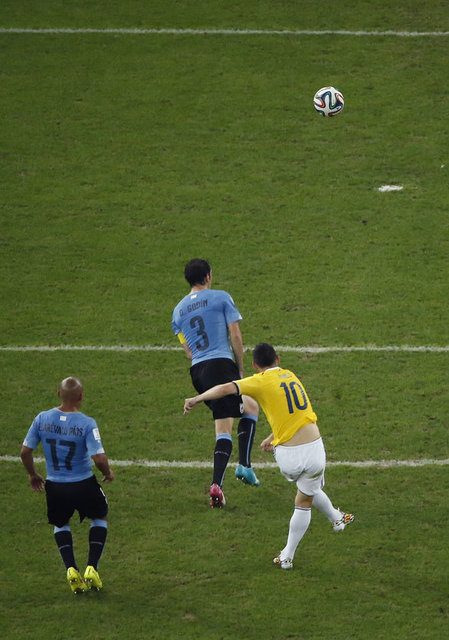 -  - Fransa Ligue 1'e yükselen ve büyük yatırımlara soyunan Monaco, James'in bonservisi için tam 45 milyon Euro ödedi ve oyuncuyu takıma kazandırdı.