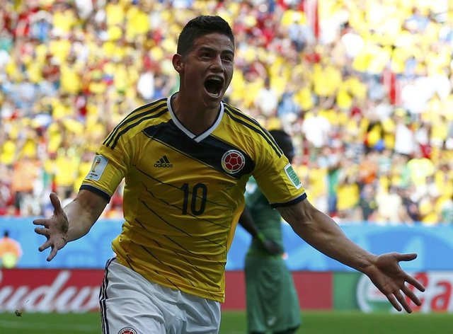 - James Rodriguez, 2002'den (Rivaldo&Ronaldo) bu yana bir Dünya Kupası'ndaki ilk dört maçının dördünde de gol atan ilk futbolcu olarak tarihe geçti.