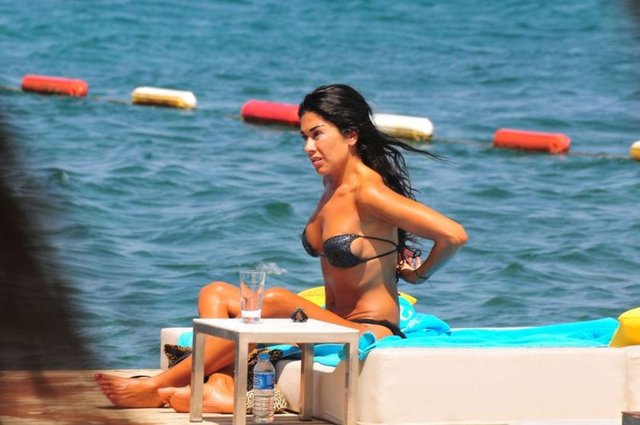 AYŞE SAN