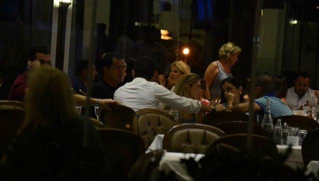 Ünlü televizyoncu Acun Ilıcalı, Survivor'ın final yapmasının ardından yoğun geçen sezonun yorgunluğunu Bodrum'da, sevgilisi Şeyma Subaşı ve minik kızı Melisa'yla tatil yaparak atıyor -