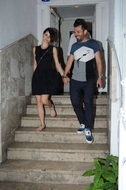 Doğulu, "Bütün güller de, bütün öpücükler de ona" dedi.