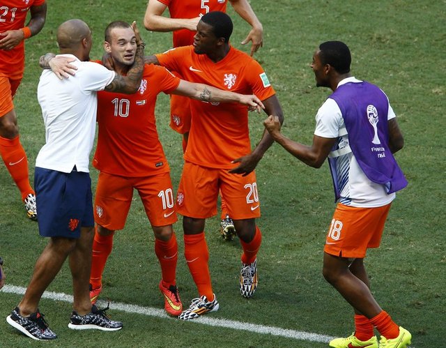 -  - - Kompleks yapmak için yanlış adamı seçmişsin Hamza hocam!