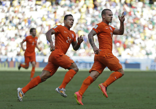 -  - - Hamzaoğlu, "Sneijder aldığı paranın hakkını verdi mi?" 42 maç, 17 gol, 9 asist... 1 gol Devler Ligi'nde tur atlattı, diğer gol kupayı getirdi!