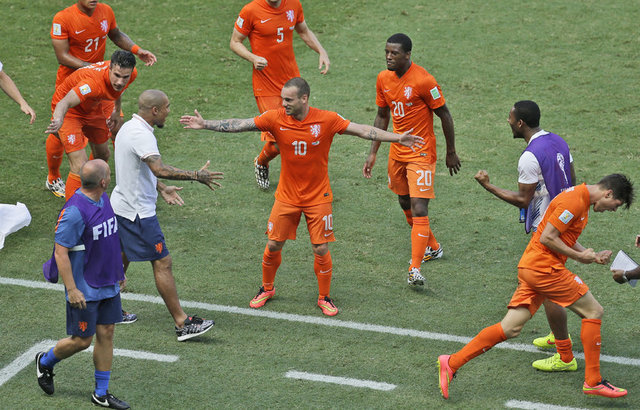 - Sneijder'ın maç öncesi G.Saray ile ilgili yaptığı yorumlar ve mücadeleyi yorumlayan teknik direktör Hamza Hamzaoğlu'nun 'Sniper' hakkındaki sözleri, sosyal medyayı ayağa kaldırdı...