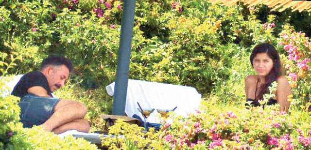 Twitter hesabından yaptığı açıklamada magazin basınını hedef alan Yılmaz, "Magazin basını artık evlerin etrafında gezip tele objektifle çekimlere başlamış. Sizi bir gün şikayet edeceğim, bakalım piyango kime vuracak.