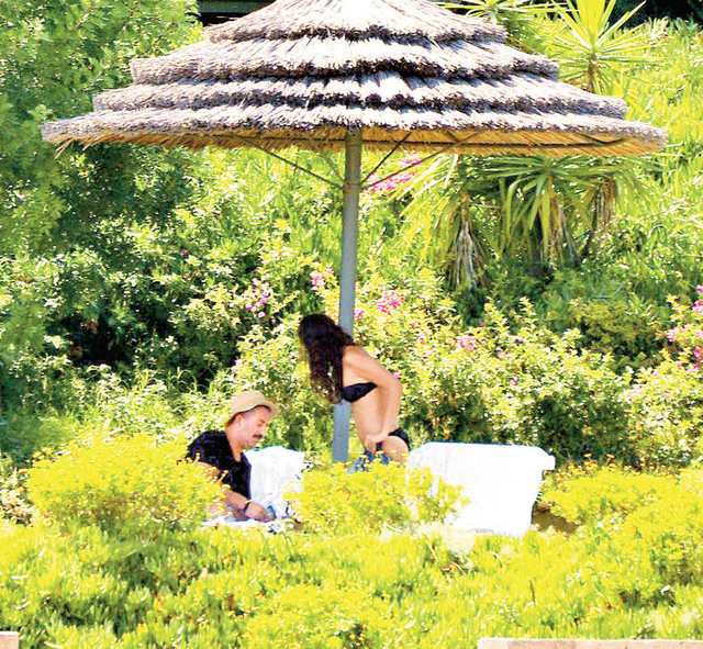 Cem Yılmaz açtı ağzını yumdu gözünü!