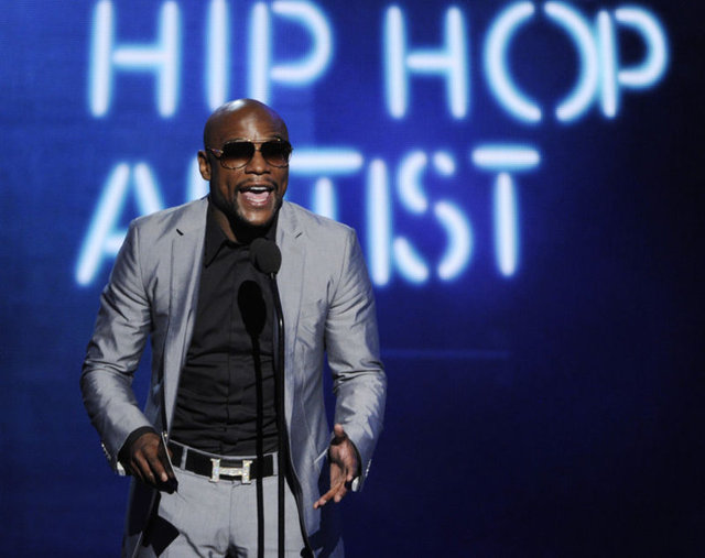 7. Floyd Mayweather (105 milyon dolar)