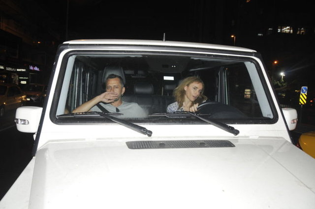 ÜÇ YILDIR BİRLİKTELERBeraberlikleri boyunca hiçbir şekilde "Beraberiz" açıklaması yapmayan ve ilişkilerini sözlü olarak kabul etmeyen çiftin gizli nikâh kıydığı iddia edildi.