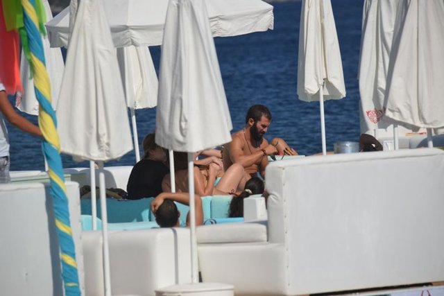 Survivor birincisi Turabi, yarışmanın yorgunluğunu Bodrum'da atıyor.