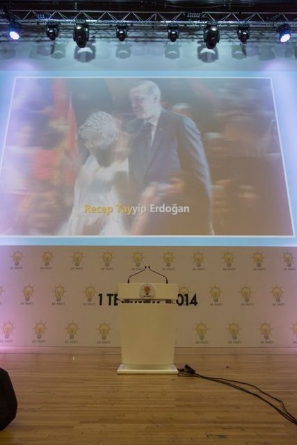 AK Parti ve Başbakan Erdoğan için yazılan yeni şarkı, ilk kez törende seslendirilecek.