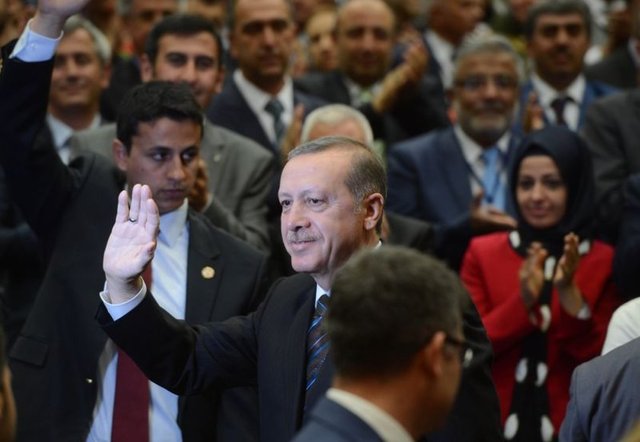 Başbakan Erdoğan, adaylığı ilan edildikten sonra hemen partiye geçerek il başkanları toplantısına katılacak.